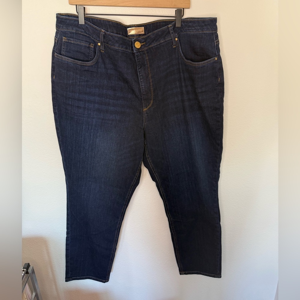 Kut from the Kloth Naomi Fab AB Girlfriend ankle straight jean